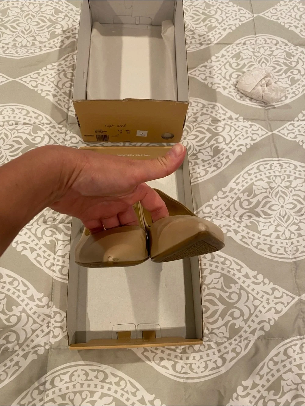 *used* Michael Kors Kitten Heel flex pumps.